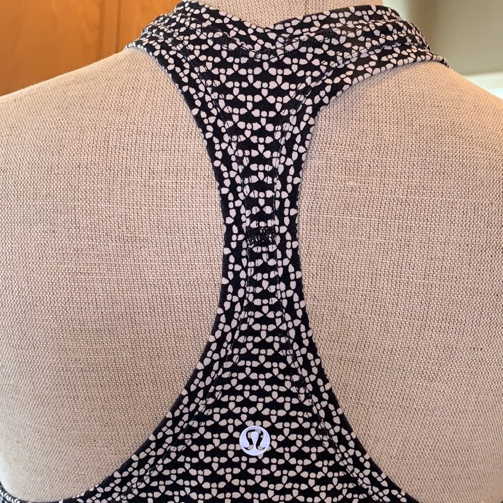 Lululemon - Picture 4 of 6